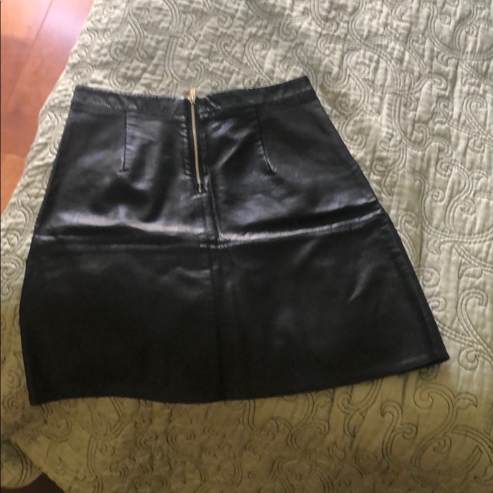 Zara basic leather skirt - Picture 2 of 3